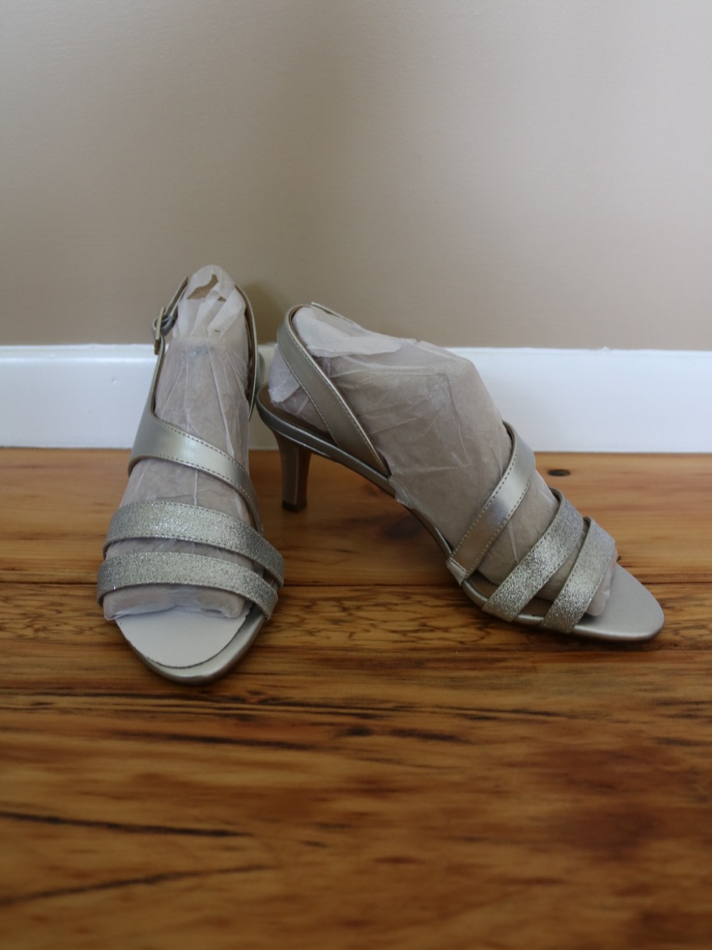 Women's Metallic Strappy Mid-Heel Sandals - Silver Sparkle Naturalizer